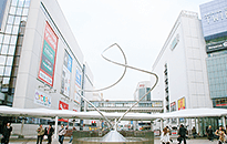 町田駅前のペデストリアンデッキ付近